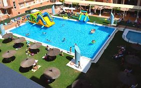 Junto a FIBES, amplio, luminoso, con piscina y parking